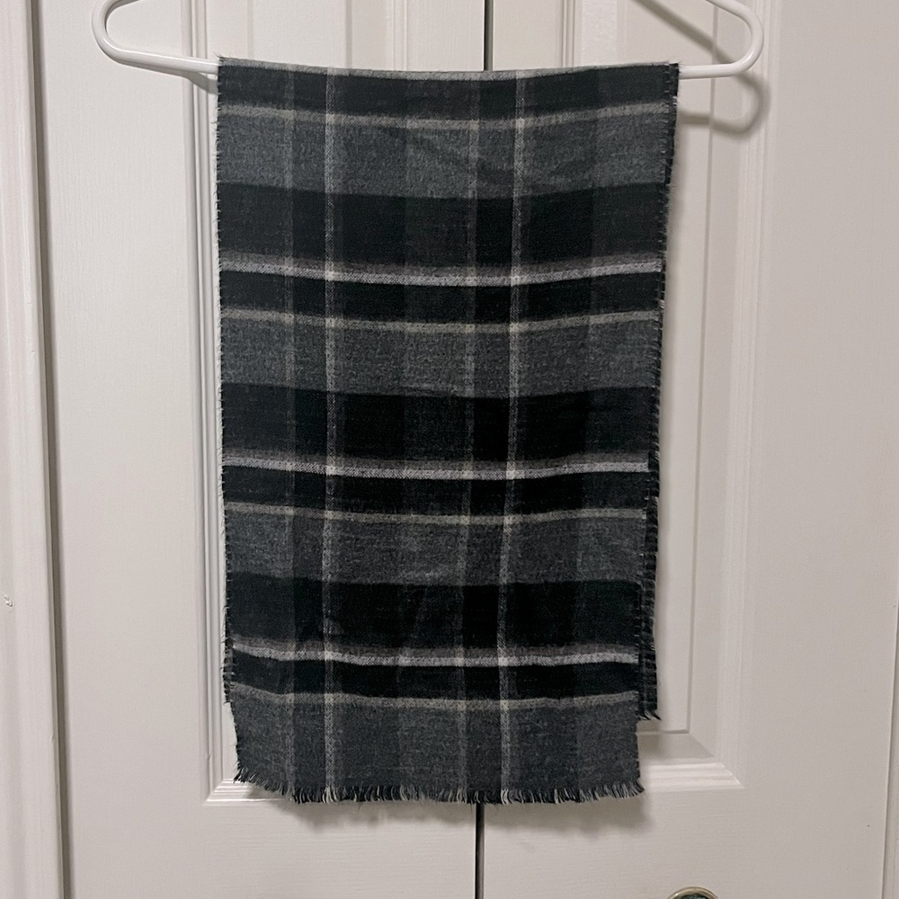Reversible gray scarf.